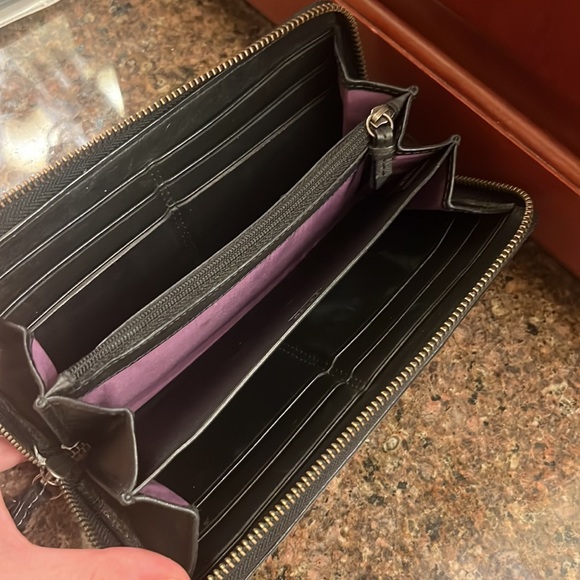 Full size Coach zip around wallet - Picture 4 of 5